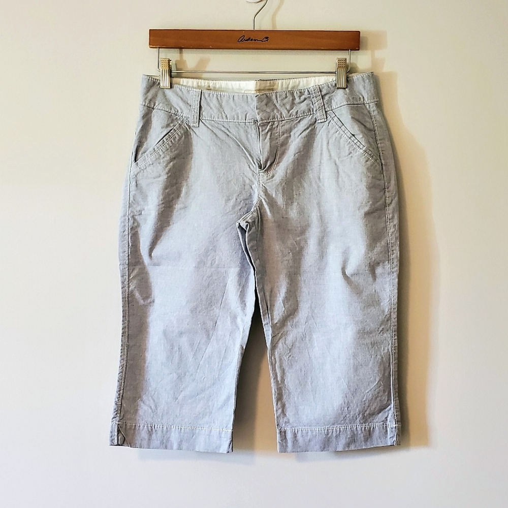 Old Navy Chambray Blue Khaki Cropped Capri Pants - Size 8